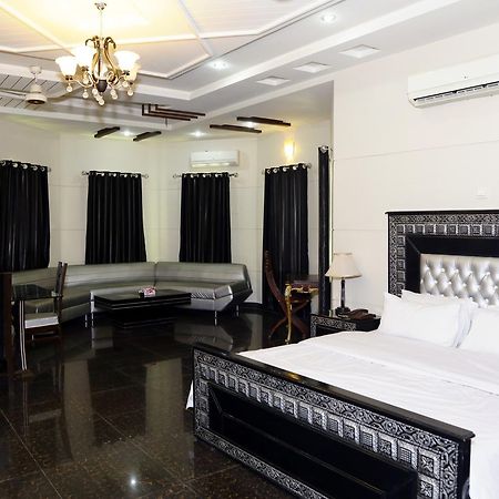 Midway Hotel & Restaurant Sadiqabad Экстерьер фото