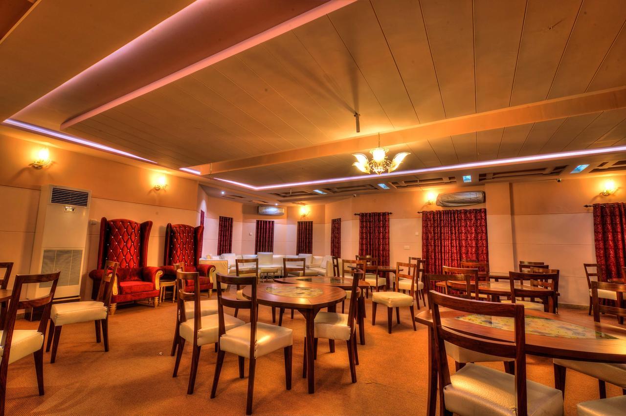 Midway Hotel & Restaurant Sadiqabad Экстерьер фото