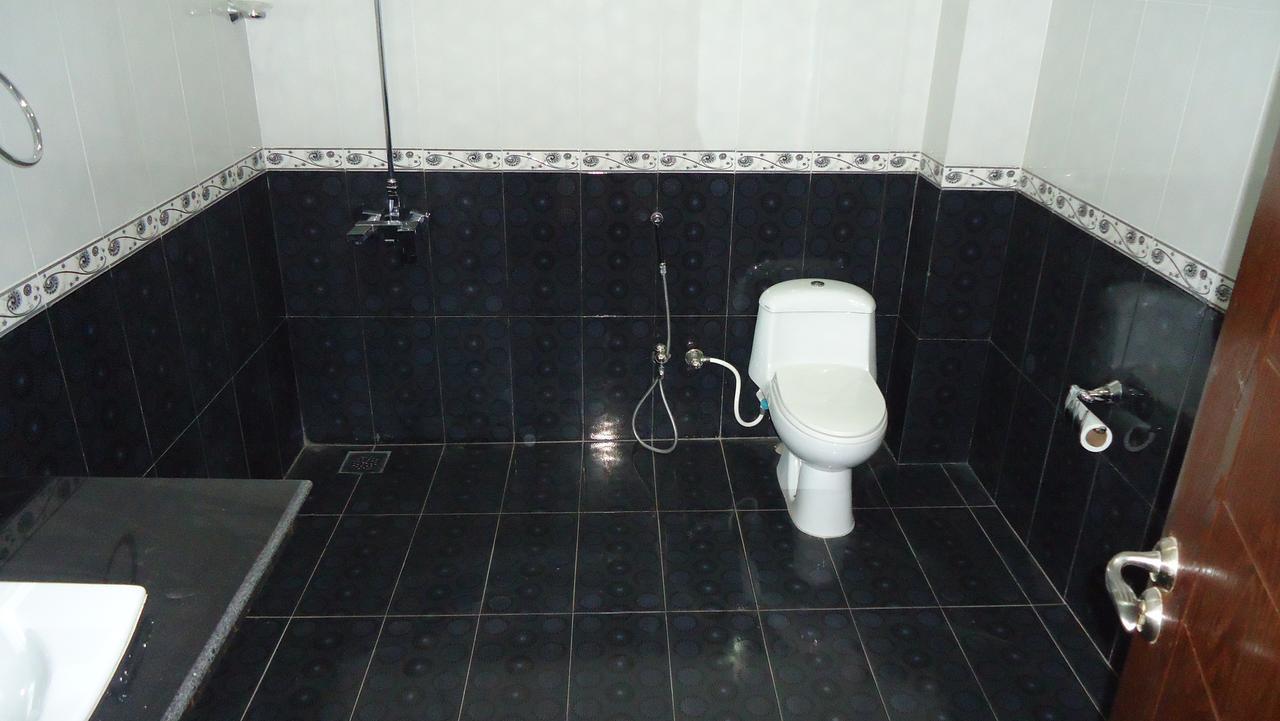 Midway Hotel & Restaurant Sadiqabad Экстерьер фото
