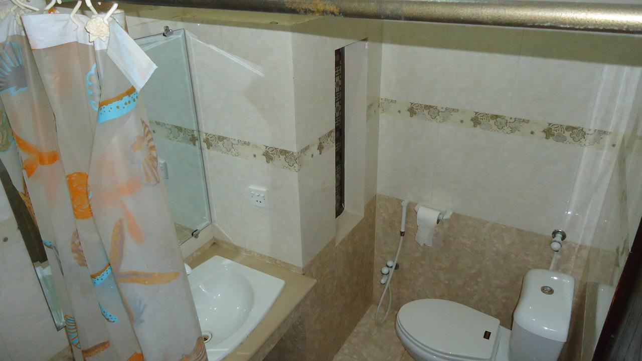 Midway Hotel & Restaurant Sadiqabad Экстерьер фото
