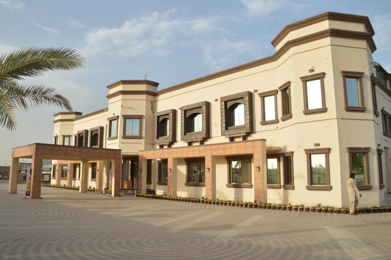 Midway Hotel & Restaurant Sadiqabad Экстерьер фото