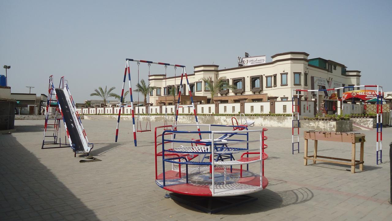 Midway Hotel & Restaurant Sadiqabad Экстерьер фото