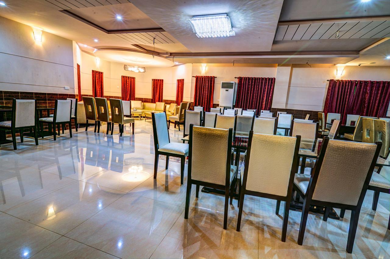 Midway Hotel & Restaurant Sadiqabad Экстерьер фото