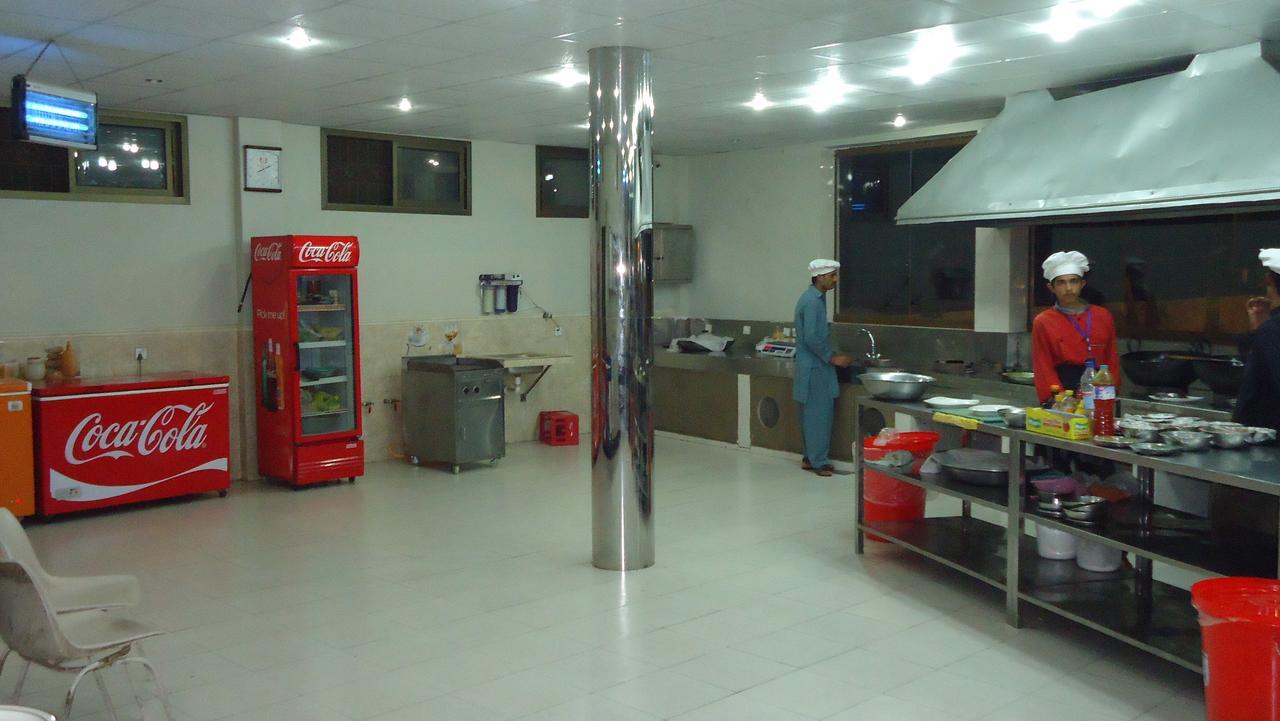 Midway Hotel & Restaurant Sadiqabad Экстерьер фото
