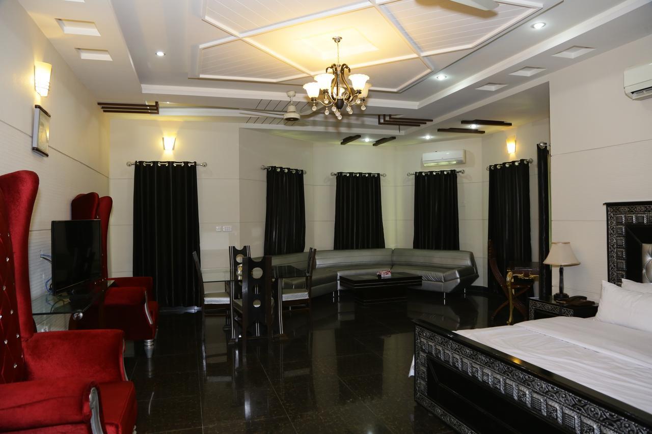 Midway Hotel & Restaurant Sadiqabad Экстерьер фото
