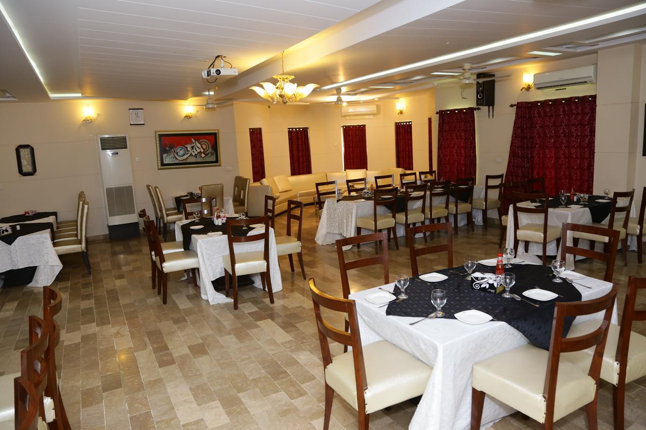 Midway Hotel & Restaurant Sadiqabad Экстерьер фото